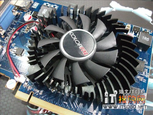 鐳風 HD6570 戰(zhàn)甲蜥 HM1024M D3 顯卡在散熱方面回收了小電扇加散熱片的設計，可使得該款顯卡實時有效的舉辦散熱，同時在運行時也有著不錯的靜音結果。