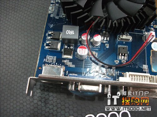 鐳風 HD6570 戰(zhàn)甲蜥 HM1024M D3 回收富士康直插固態(tài)電容，共同高品質(zhì)的全關閉電感以及固態(tài)電容，為顯卡的不變事情打下了精采的基本。